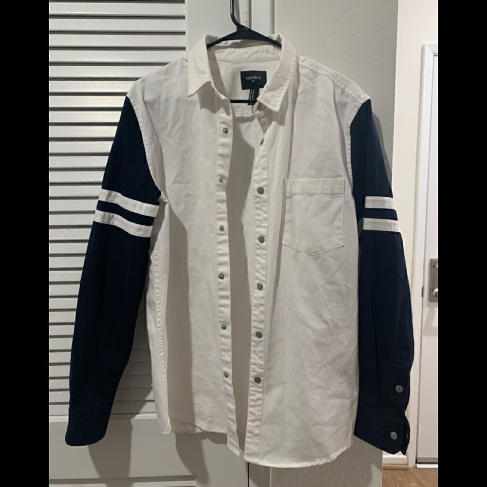 Forever21 Overshot Windbreaker shirt/jacket   - Picture 2 of 4